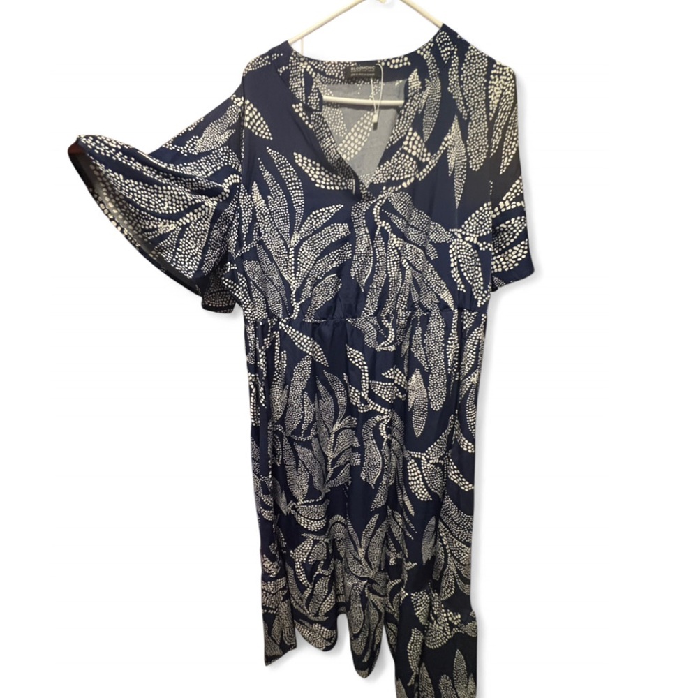BloomChic Navy and White Leaf Print Long Sleeve Dress
